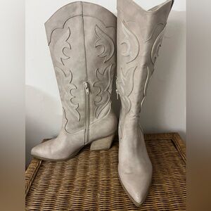 Dolce Vita Elegant Beige Western Boots